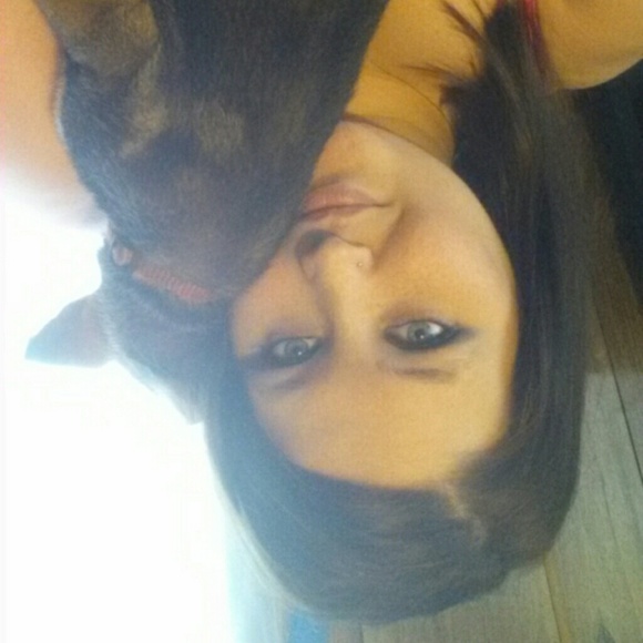 Profile Picture of Shawna Tucker (@shawnat91) on Poshmark