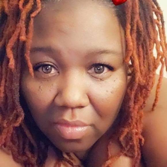 Profile Picture of Lynnette Daniels (@lynnetted41) on Poshmark