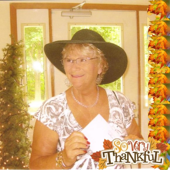 Profile Picture of Elizabeth Fairlie (@lizwillf) on Poshmark