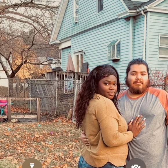 Profile Picture of Julia James (@juliajames44) on Poshmark