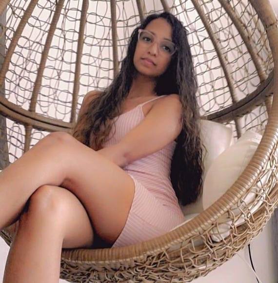 Profile Picture of Cheryl Nai chung tong (@cherylnct) on Poshmark