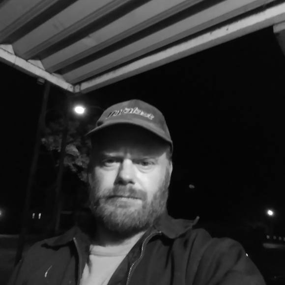 Profile Picture of Richard Hollar (@richardhollar) on Poshmark