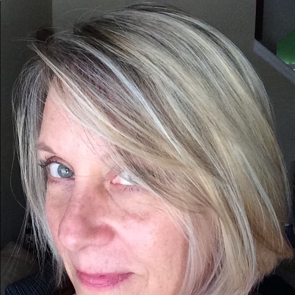 Profile Picture of Beverly Cartenuto (@bevnoelc) on Poshmark