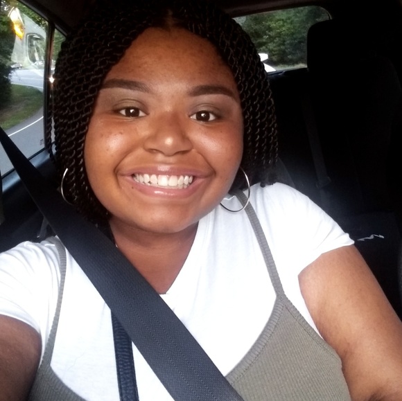 Profile Picture of Joya Joy (@joyislove_) on Poshmark