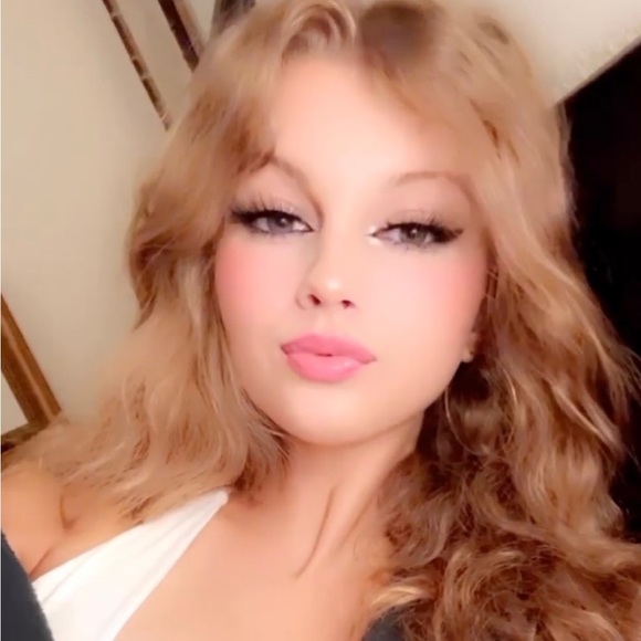 Profile Picture of Mckenzie Matthews-smith (@mck3nzi309) on Poshmark
