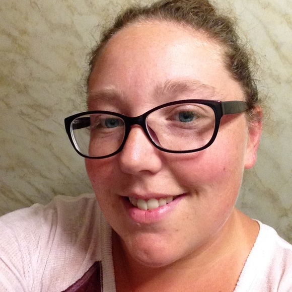 Profile Picture of Angelique Chadish (@anch519) on Poshmark