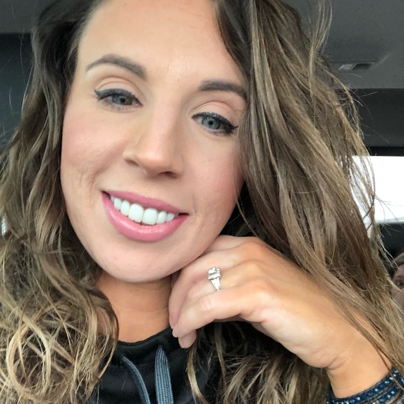 Profile Picture of Danielle Scrivener (@dyscriv) on Poshmark