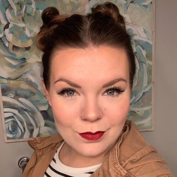 Profile Picture of Bailey Acker (@baileyacker) on Poshmark