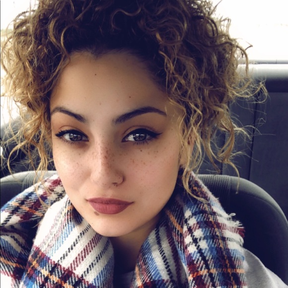 Profile Picture of Mariah Fonseca (@yayamarie9695) on Poshmark