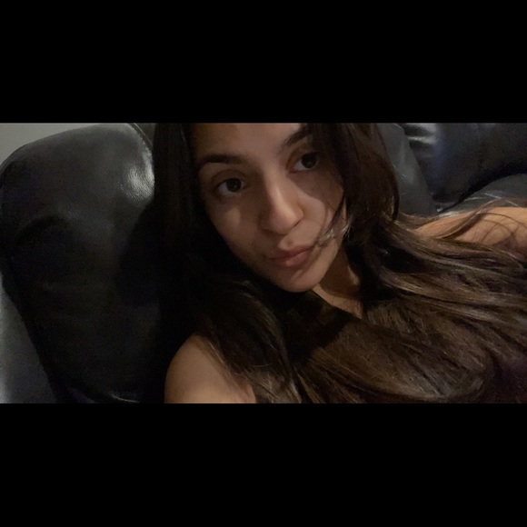 Profile Picture of Lexy Aboona (@lexy_aboona) on Poshmark