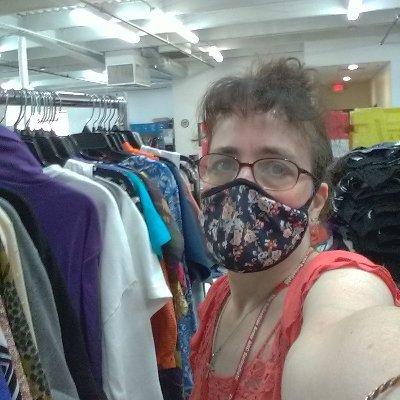 Profile Picture of Elizabeth Gandy (@coffeeisgreen) on Twitter