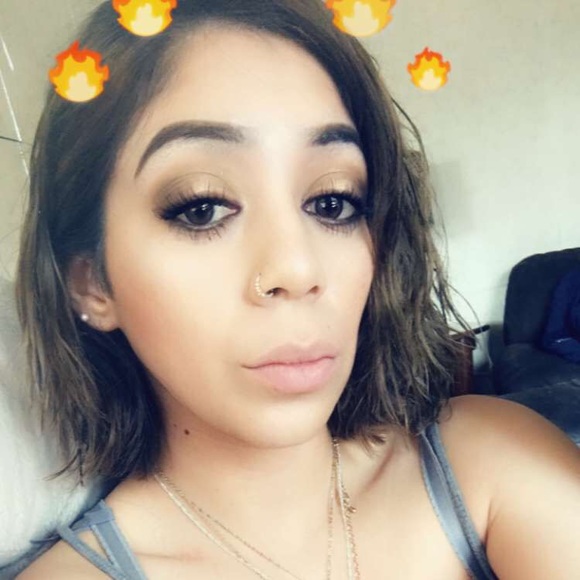 Profile Picture of Sandra Quiles (@fabs_22) on Poshmark