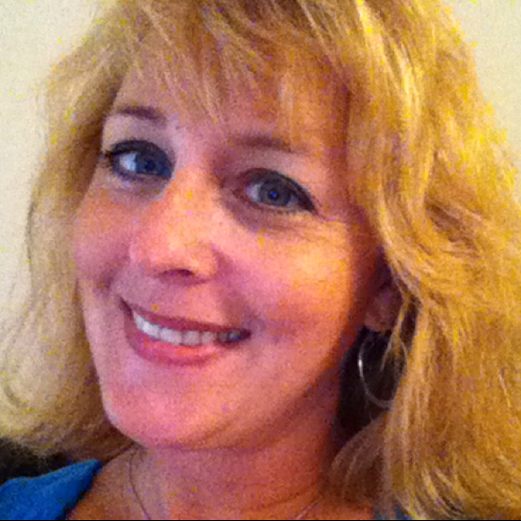 Profile Picture of Tracie Phillips (@tepmam) on Poshmark