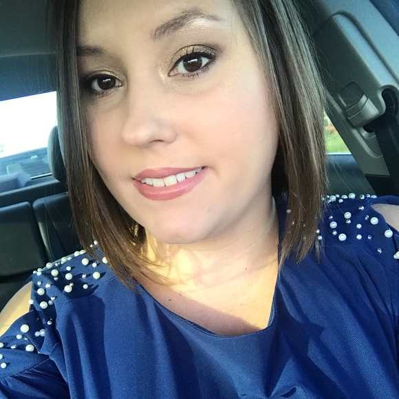 Profile Picture of Vanessa Mefferd (@vanessamefferd) on Poshmark