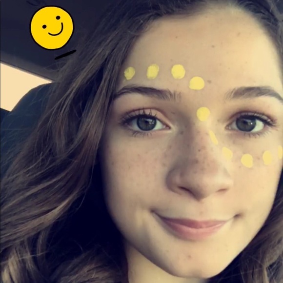 Chloe Dearwester - Poshmark Profile Picture of Chloe Dearwester (@cdearwester4) on Poshmark