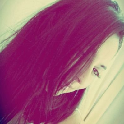 Profile Picture of Larixx (@LaraOliva) on Twitter