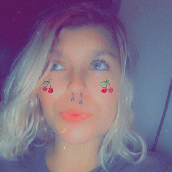 Profile Picture of Brianna Lemon (@lemonbri202) on Poshmark