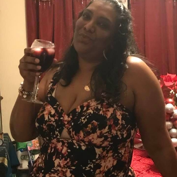 Profile Picture of Donna Romero (@socadolly) on Poshmark