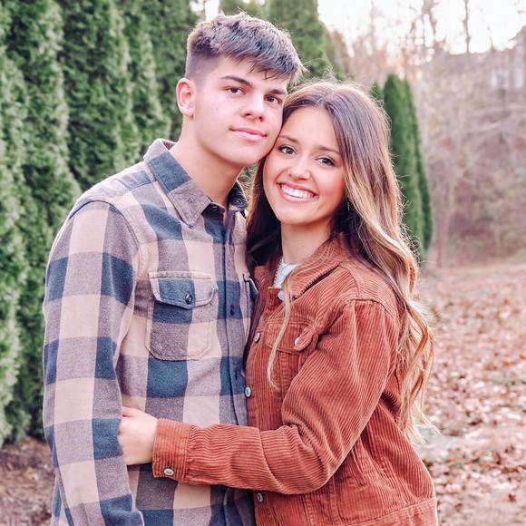 Emma Weinbaum - Poshmark Profile Picture of Emma Weinbaum (@erwdance) on Poshmark