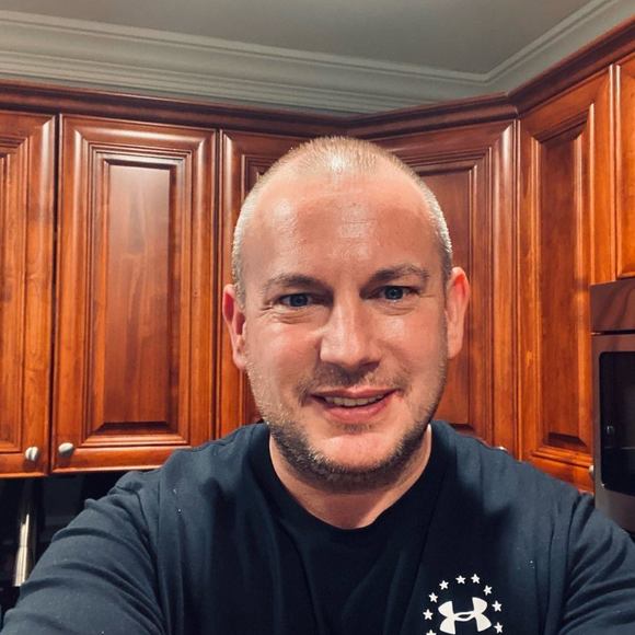 Profile Picture of Kevin Edge (@kevin_edge) on Poshmark