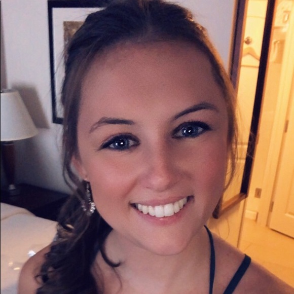 Profile Picture of Kerri Ahern (@kerri_ahern) on Poshmark