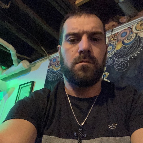 Profile Picture of Corey Levesque (@coreylevesqu962) on Poshmark