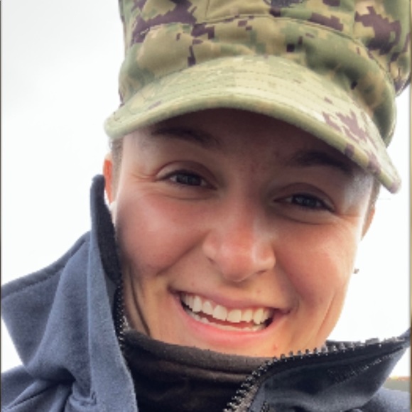 Profile Picture of Jacquelyn Cook (@jacquelyncoo565) on Poshmark