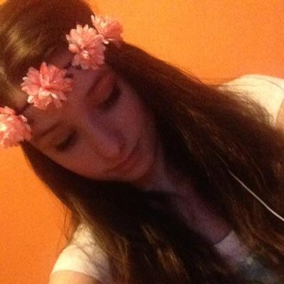 Profile Picture of Elizabeth Harnish (@ElizabethxCarly) on Twitter