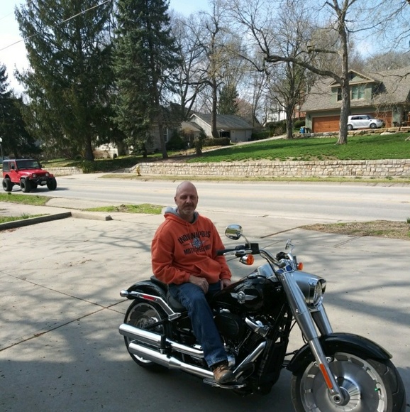 Profile Picture of Chad Gubera (@gubera) on Poshmark