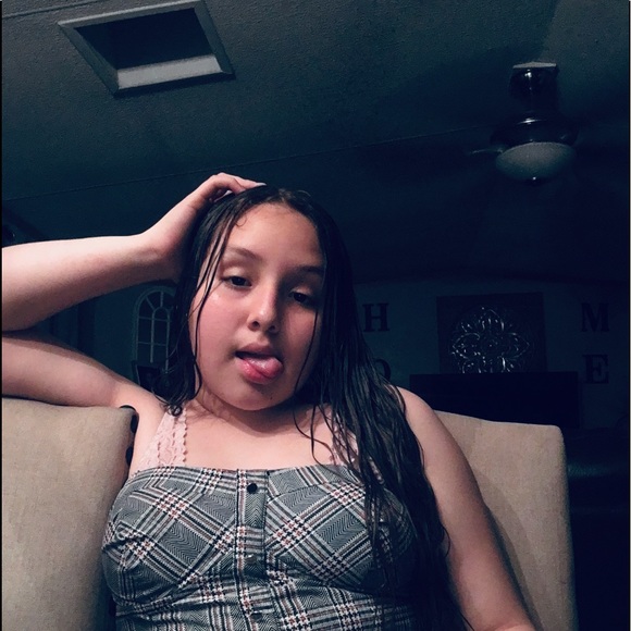 Profile Picture of Daniela Lara (@dainela) on Poshmark