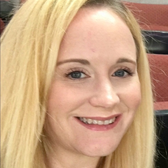 Profile Picture of Amanda Grunbaum (@agrunbaum) on Poshmark