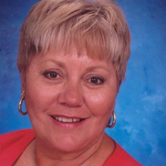 Profile Picture of Lynda Jahnigen (@lj1600) on Poshmark