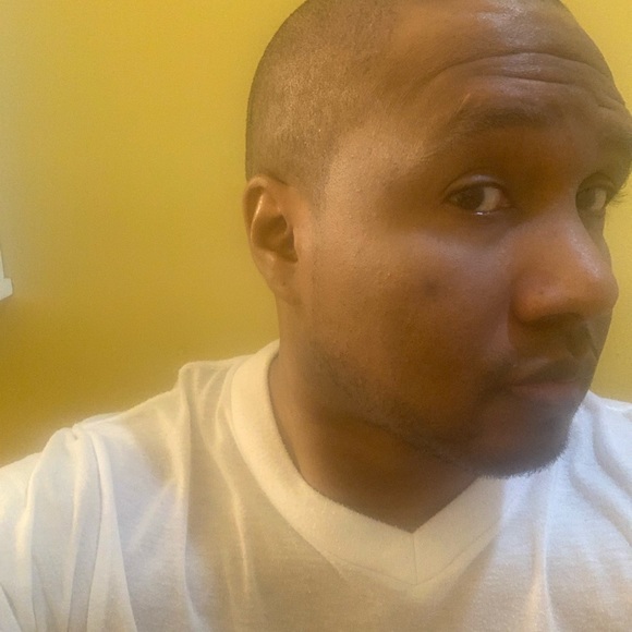 Profile Picture of Roel Pinnock (@roelpinnock1976) on Poshmark