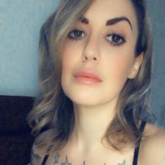 Dani Moretto - Poshmark Profile Picture of Dani Moretto (@danimoretto) on Poshmark