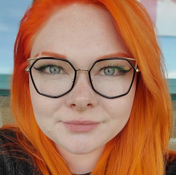 Profile Picture of Amanda Leney (@amandaleney) on Poshmark