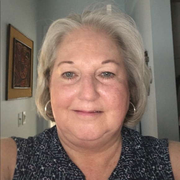 Profile Picture of Sandy Panella (@sandypanella) on Poshmark