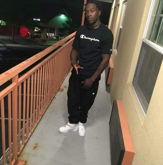 Profile Picture of Omar Dennis (@dennisomar37) on Poshmark