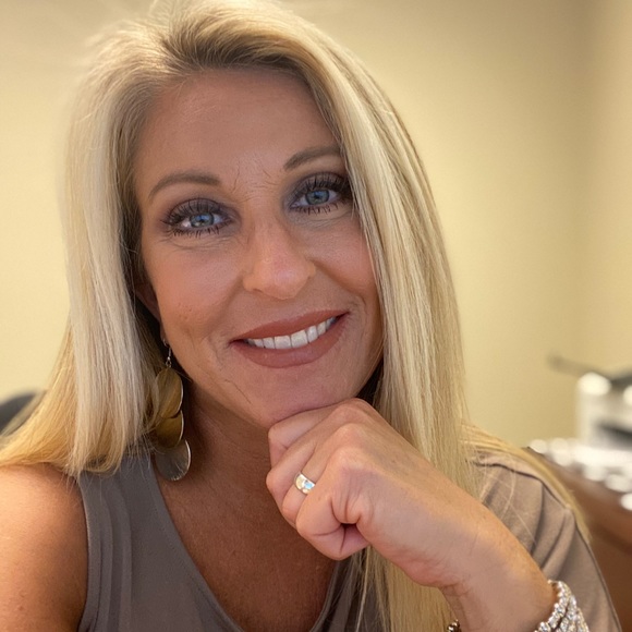 Profile Picture of (aj) april Hayes (@ajhayes) on Poshmark