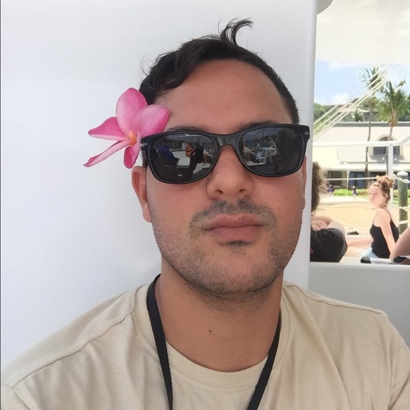 Profile Picture of Damion Tedeschi (@damionjames13) on Poshmark