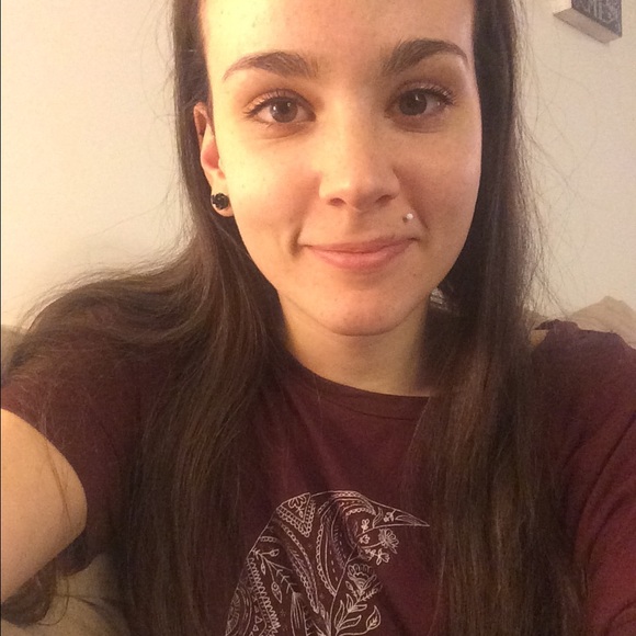 Profile Picture of Laura Rindone (@ohhhlauraa) on Poshmark