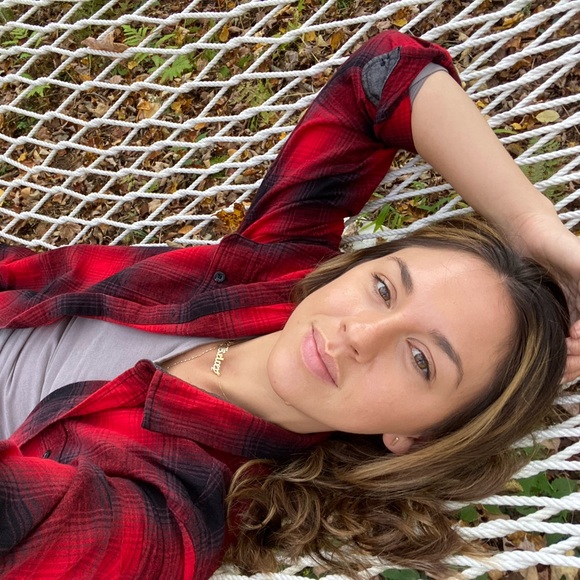 Profile Picture of Kelcey Otten (@kelceyotten) on Poshmark