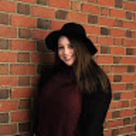Profile Picture of Isabelle Tolin (@itolin21) on Poshmark