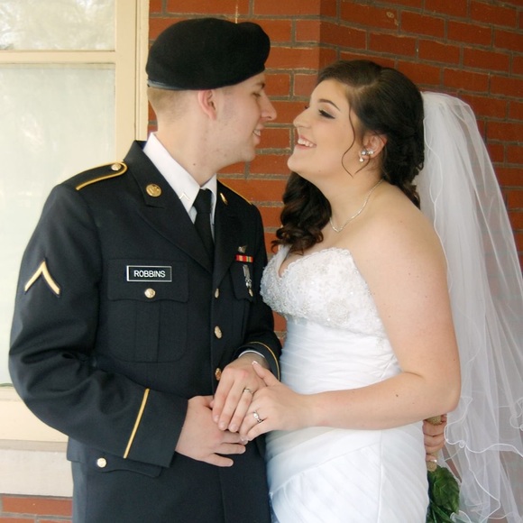 Profile Picture of Sam Robbins (@mrs_robbins19) on Poshmark