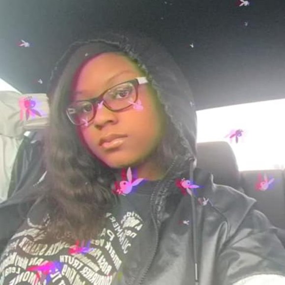 Profile Picture of Skylar Shaw (@ssshaw13) on Poshmark