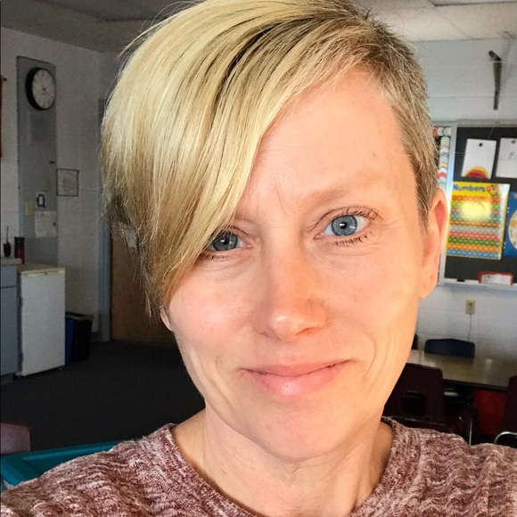Profile Picture of Amy Bogenschuetz (@amybogie) on Poshmark