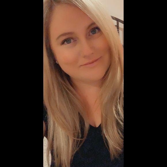 Profile Picture of Morgan Neihardt (@morgan_neihardt) on Poshmark