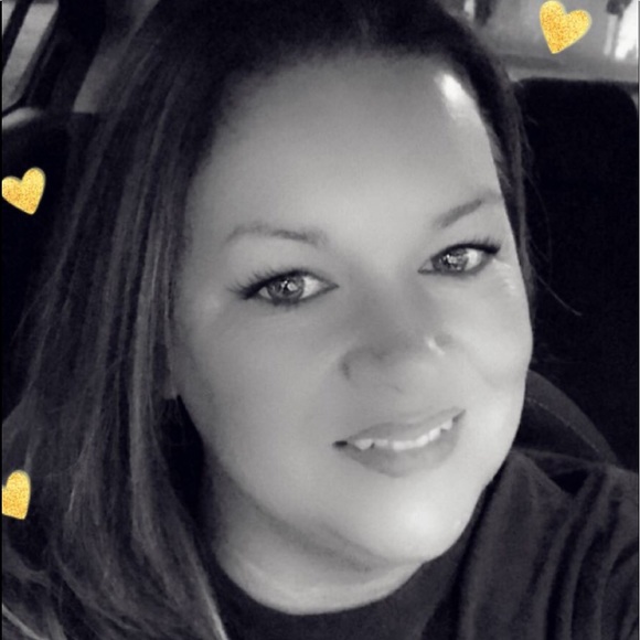 Profile Picture of Kristie Hooks (@krishooks6) on Poshmark