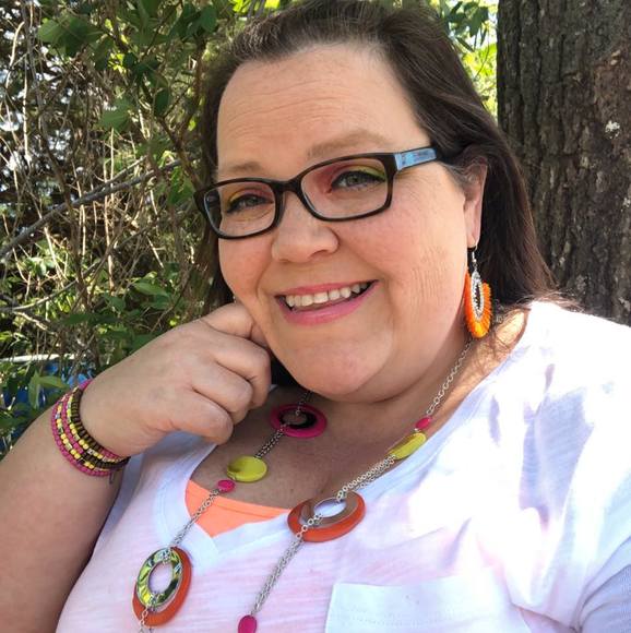 Profile Picture of Amanda Hacker (@ilovepink031009) on Poshmark