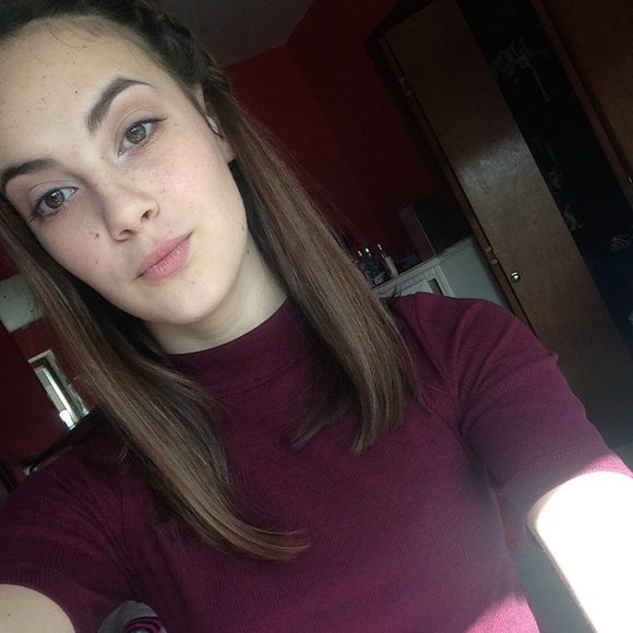 Profile Picture of Allison Kebabjian (@allison_kebab) on Poshmark