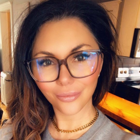 Profile Picture of Tina Richards cassidy (@luxurytica) on Poshmark
